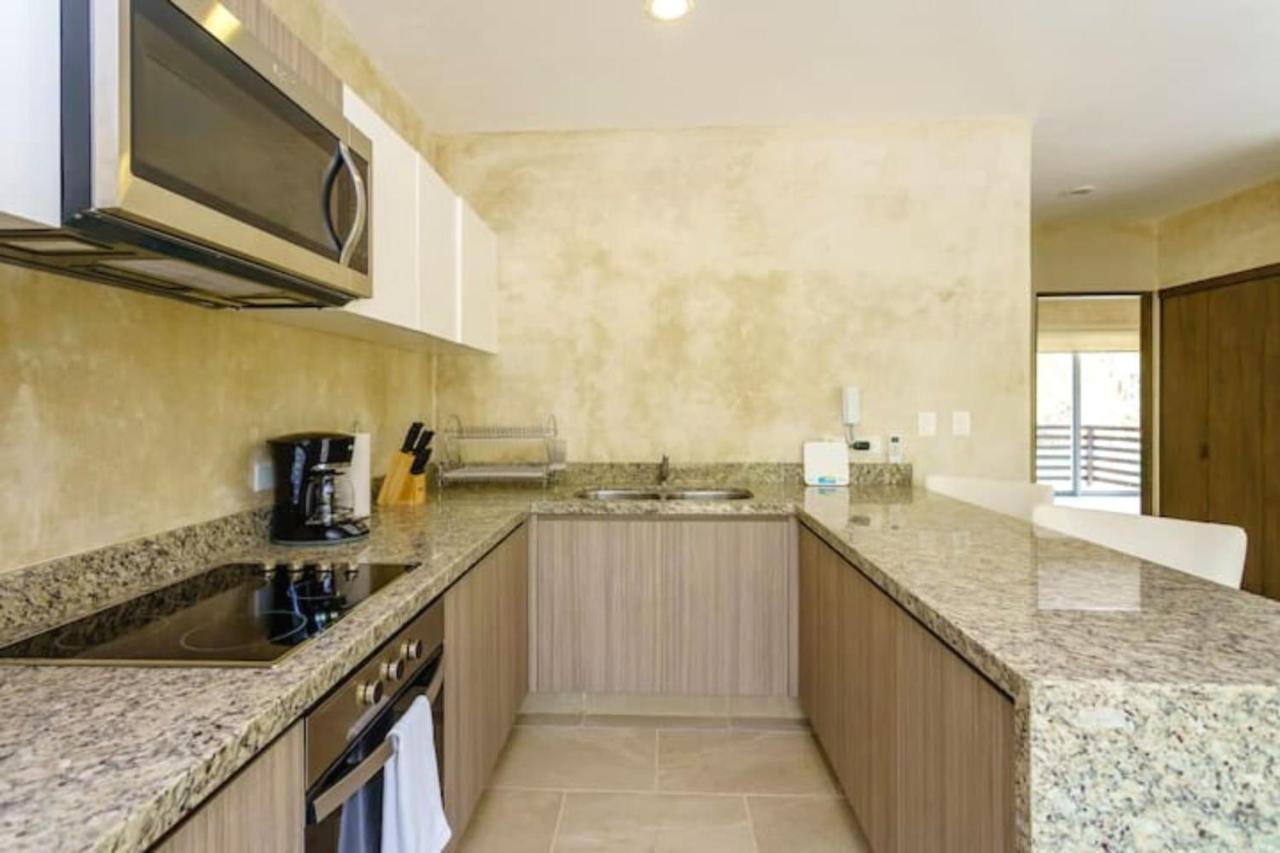Charming Nature-inspired With Sultry Surroundings By Stella Apartment